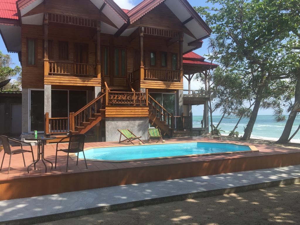 Phuphat Beach Resort Khanom Esterno foto