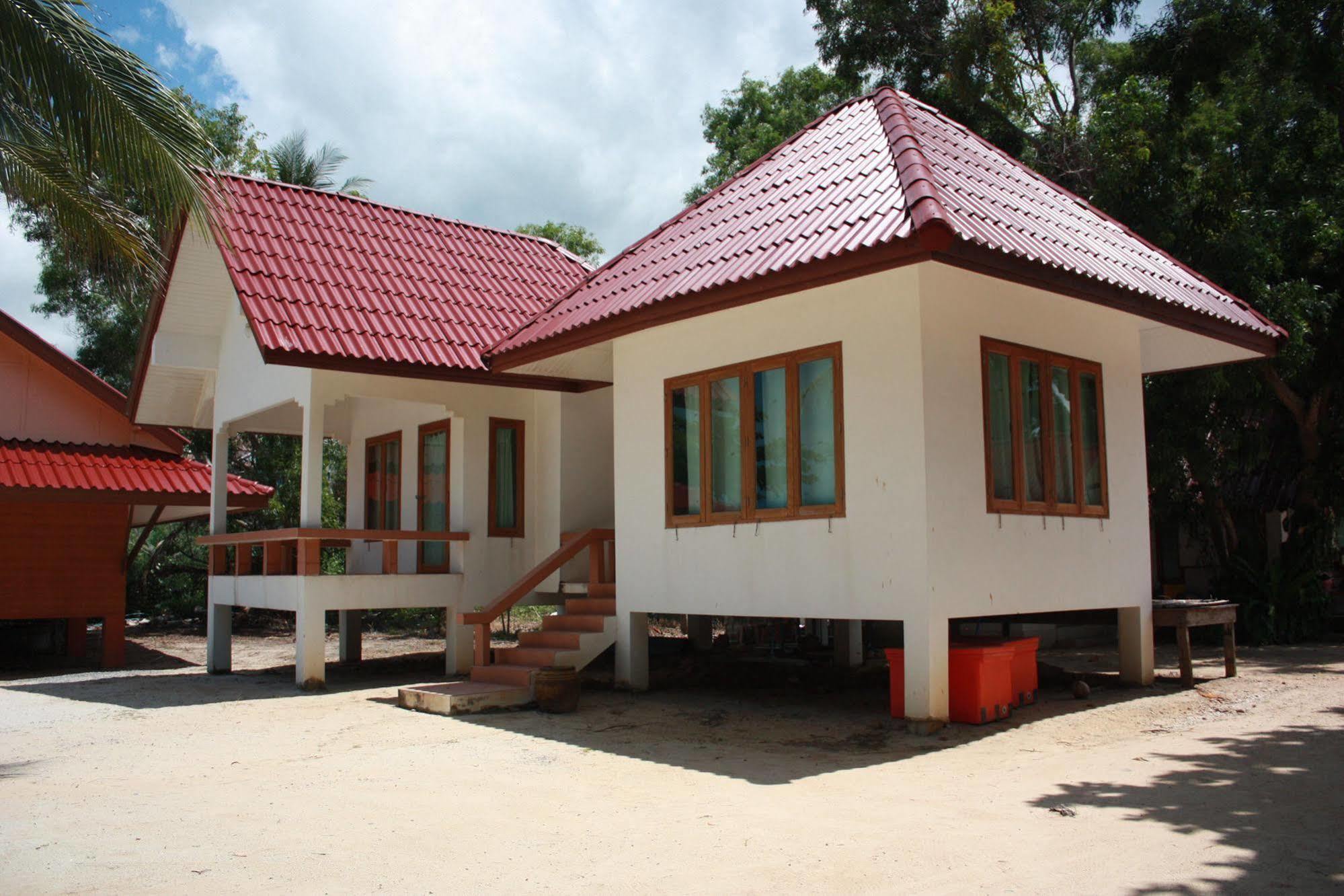 Phuphat Beach Resort Khanom Esterno foto