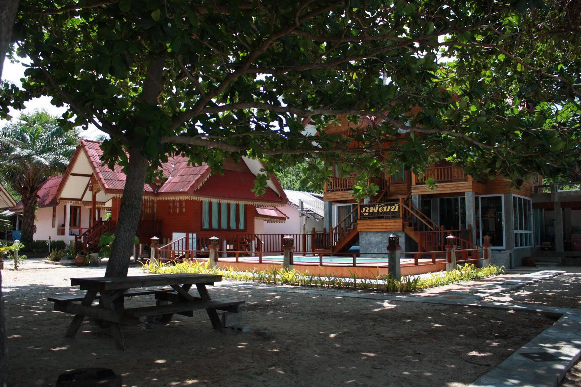 Phuphat Beach Resort Khanom Esterno foto