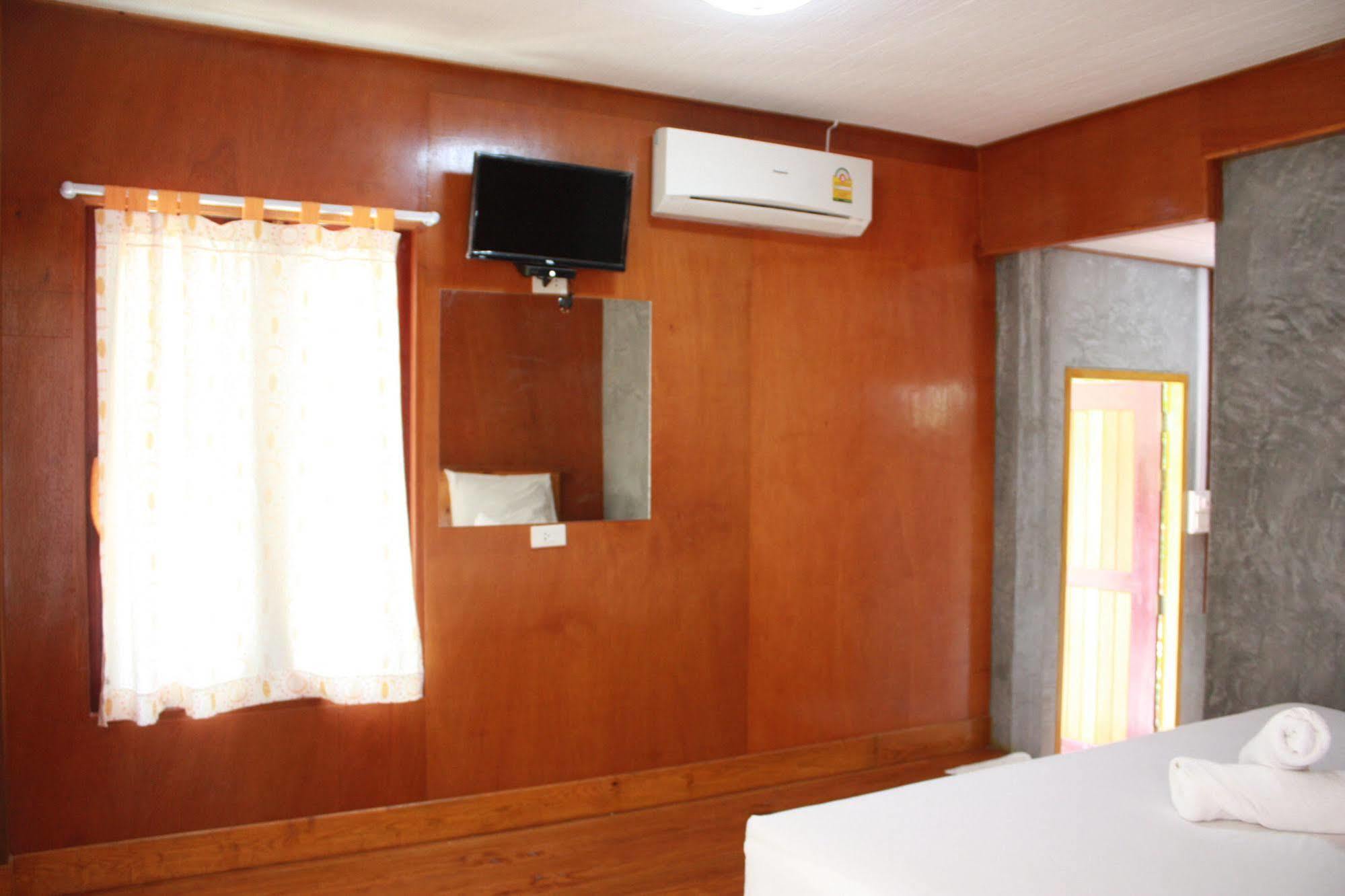 Phuphat Beach Resort Khanom Esterno foto