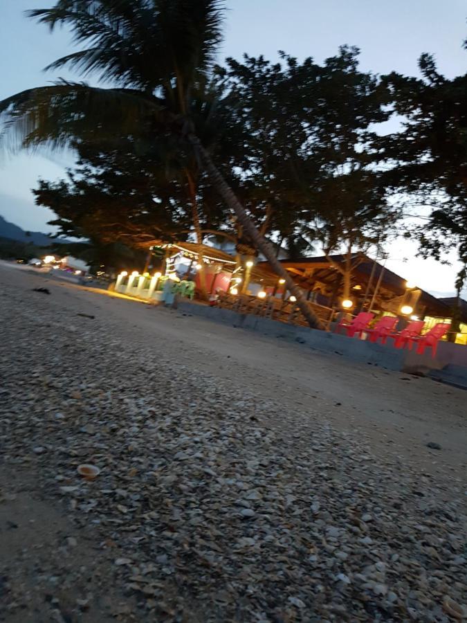 Phuphat Beach Resort Khanom Esterno foto